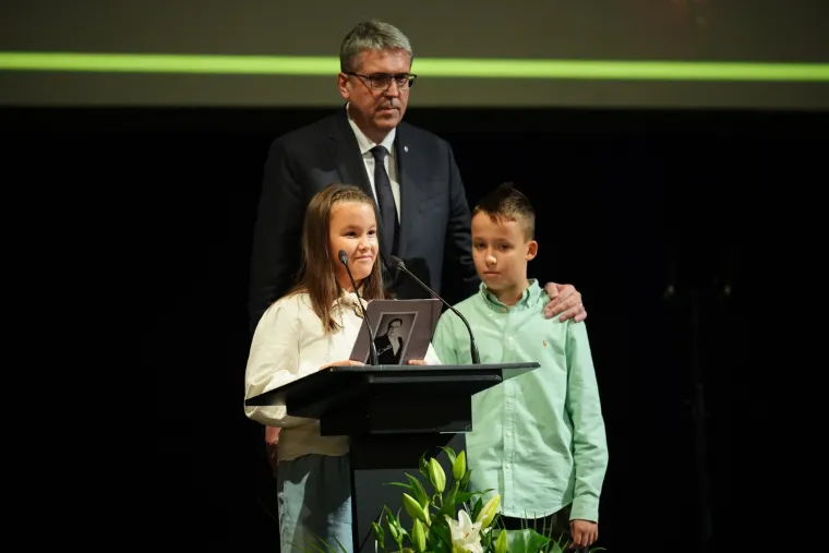 Halidova unuka rasplakala cijelu dvoranu: 'Mama nam nije rekla da si nas napustio, ali mi smo to znali...'