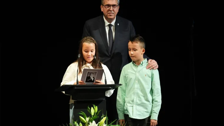 Halidova unuka rasplakala cijelu dvoranu: 'Mama nam nije rekla da si nas napustio, ali mi smo to znali...'