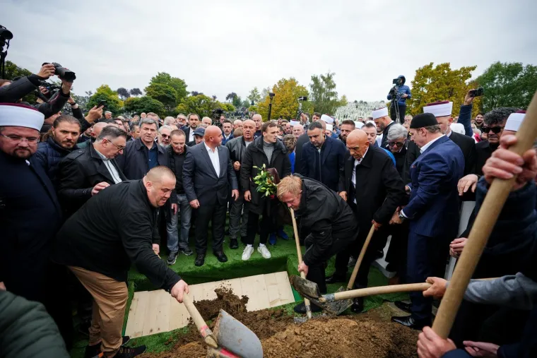 Otkriveno zašto Halidova supruga Sejda nije bila na sprovodu: Dogodilo se tijekom noći