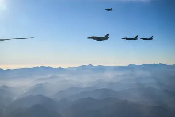 Moćni lovci pratili Trumpa u avionu, a onda je sjeo u 'Zvijer': 'Iranci su pretučeni i izubijani'