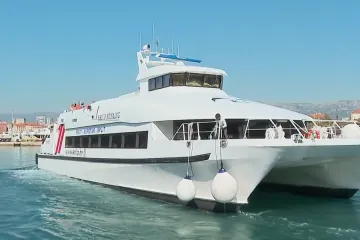 Pobuna pomoraca Jadrolinije zbog katamarana za Brač: 'Je li tu kome stalo do ikoga?'