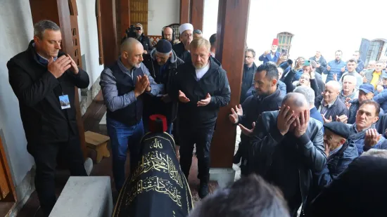 Svjetska agencija objavila galeriju fotografija sa sprovoda Halida Bešlića: Prizori slamaju srca