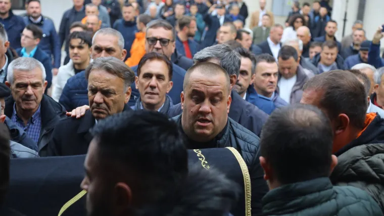 Dan kada je Sarajevo plakalo, Neda Ukraden uputila riječi utjehe: 'Otišlo je umorno tijelo...'