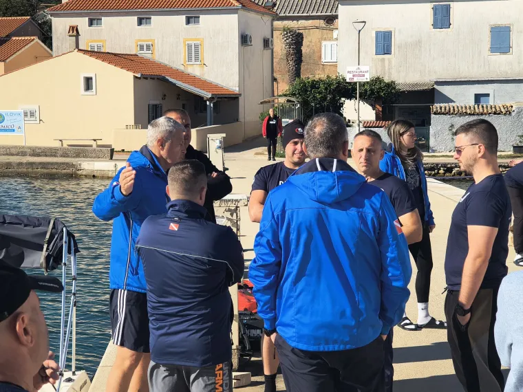 Hrvat iz mora izronio kameru i vratio snimke Rusu: Zahvalio se - kalašnjikovom! 'Što drugo?'