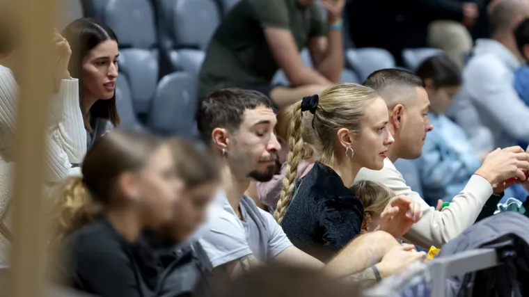 Nova frizura i stari &scaron;arm: Partnerica &Scaron;ime Vrsaljka izgleda bolje nego ikad