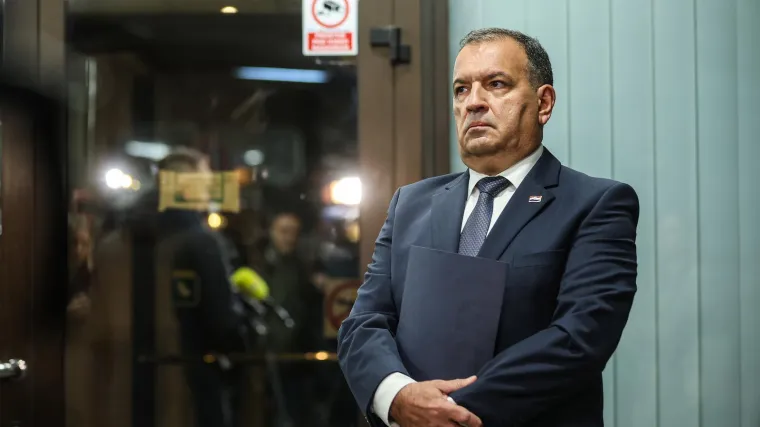 Biste li se dali u ruke kirurgu koji nije operirao sedam godina? 'To je isto kao i vožnja auta'