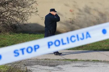 Auto sletio u kanal, dvije osobe hitno prevezene u bolnicu