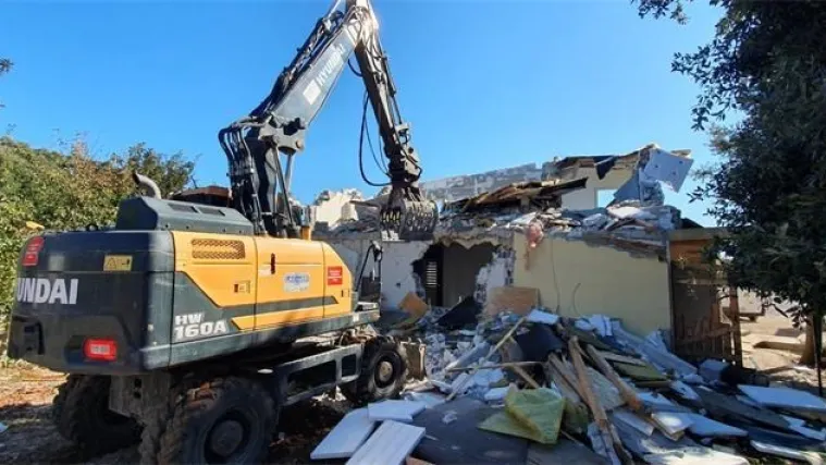 Bageri stigli u Istru: Počelo rušenje bespravnih kuća, inspektori objavili fotografiju