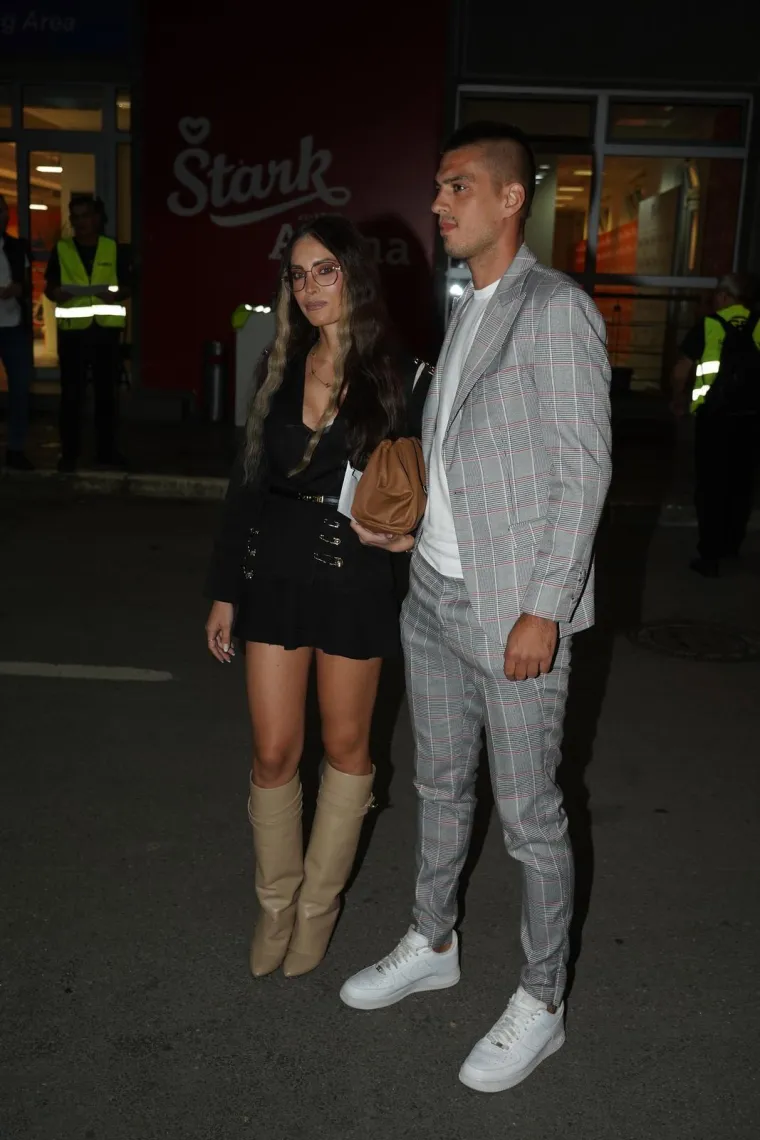 Glumica završila u bolnici zbog ucjena koje njezin partner dobiva od strane transrodne osobe