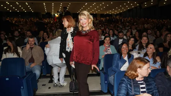 Suzana Mančić se pojavila na koncertu u Beogradu i zasjenila sve: Šarmantna glumica kao da ne stari