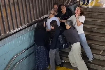 Građani ulovili perverznjaka kako pipka i potajno fotografira žene te oduševili reakcijom