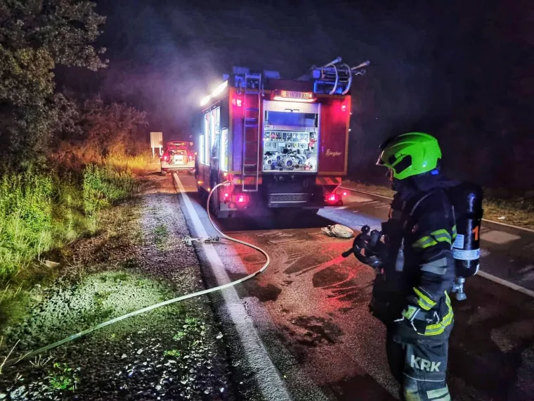 Auto se kotrljao po šumi na Krku, završio na krovu pa se zapalio: Mladi vozač (22) preživio!