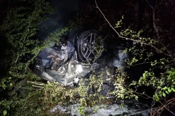 Auto se kotrljao po šumi na Krku, završio na krovu pa se zapalio: Mladi vozač (22) preživio!