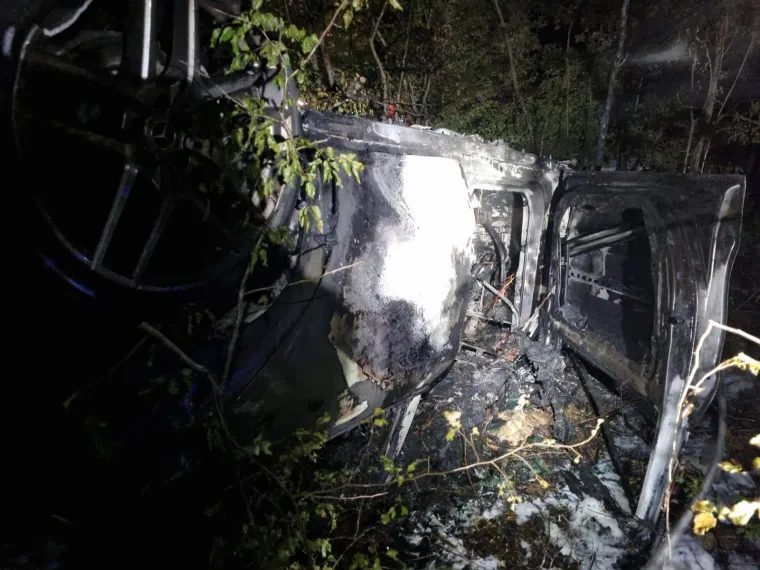 Auto se kotrljao po šumi na Krku, završio na krovu pa se zapalio: Mladi vozač (22) preživio!