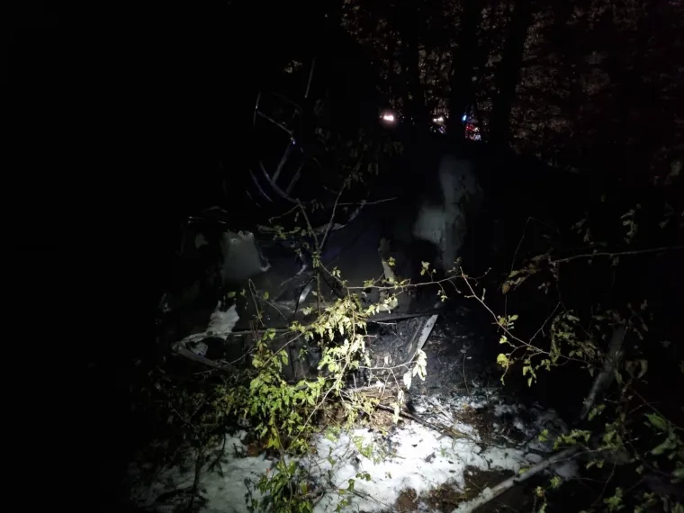 Auto se kotrljao po šumi na Krku, završio na krovu pa se zapalio: Mladi vozač (22) preživio!