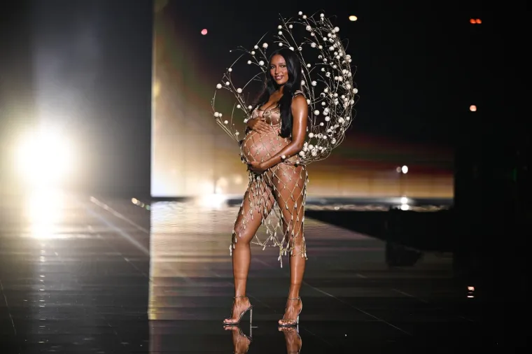 Jasmine Tookes prva buduća mama koja je otvorila Victoria’s Secret reviju