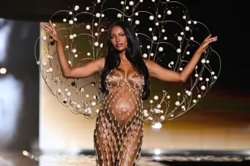 Jasmine Tookes prva buduća mama koja je otvorila Victoria’s Secret reviju