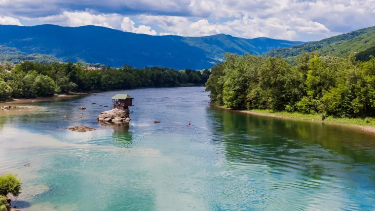 Svjetski poznat simbol upornosti: Rijeka ju je uništila čak sedam puta, ali ona i dalje prkosi