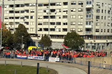 Plenković u zgradi, oni ispred: Veliki prosvjed hitnjaka, sluša se Thompson