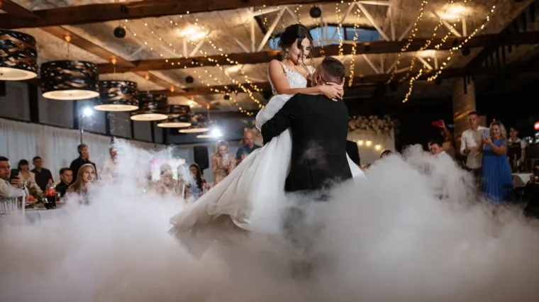 [KVIZ] Tko pjeva ove pjesme za prvi ples?