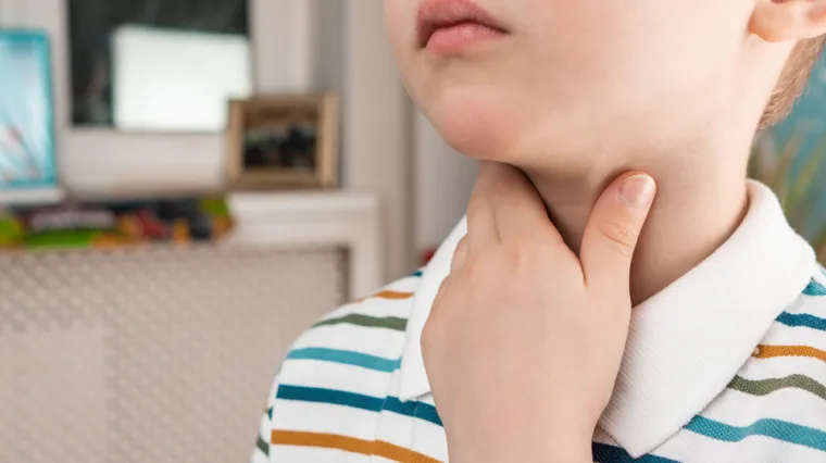 Dijete vam ima upalu grla? Ovo su prirodni i sigurni načini ublažavanja boli