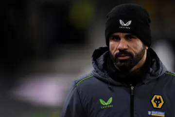 Diego Costa dotrčao do nogometašice pa je bacio na pod: Snimka obilazi svijet