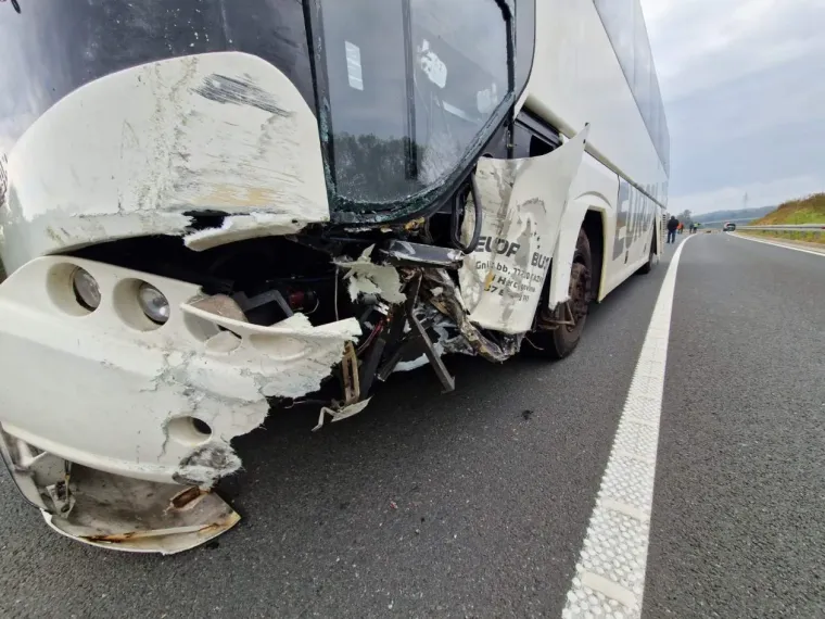 Detalji kaosa kod Karlovca: Vozač zaspao pa udario u bus koji je vozio njegov rođak