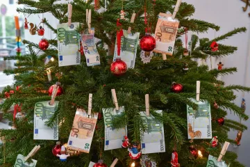 Treba li Hrvatska zakonom propisati isplati božićnice svim zaposlenima? Ako mogu Slovenci...