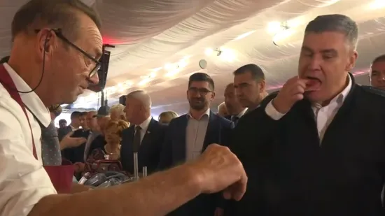 Slasni život predsjednika: Pogledajte kako Milanović uživa u pršutu