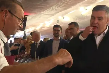 Slasni život predsjednika: Pogledajte kako Milanović uživa u pršutu