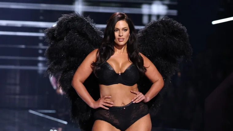 Ashley Graham opet je zablistala na Victoria&rsquo;s Secret reviji, a progla&scaron;ena je najseksi ženom