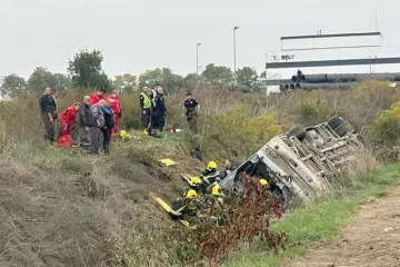 Potresne scene prevrnutog autobusa: Troje poginulih, deseci radnika ozlijeđeni u strašnoj nesreći
