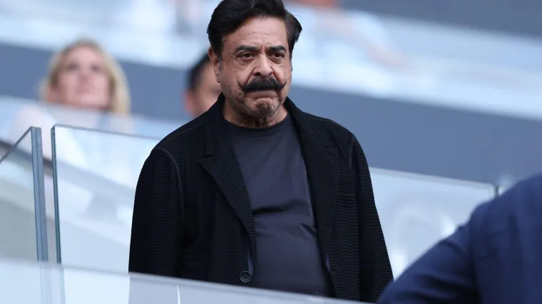 Mještani u šoku: Milijarder usidrio jahtu pored poznate londonske znamenitosti!