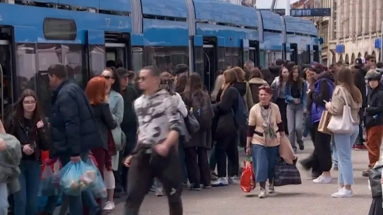 Slovenci uvode božićnicu za sve, stručnjak objasnio je li to moguće u Hrvatskoj