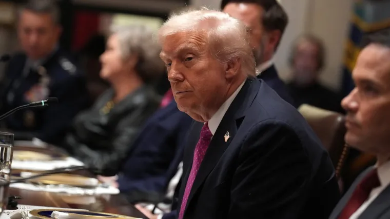 Trump uvodi olakšice za proizvodnju automobila u SAD i nove carine za uvoz kamiona