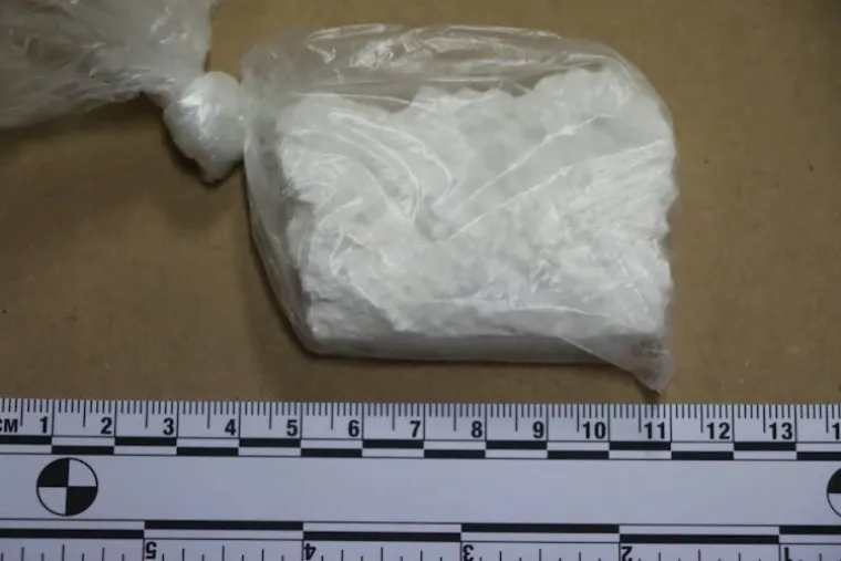 Od mirovine se očito ne može živjeti... Pogledajte što je sve policija pronašla kod dede dilera (75)