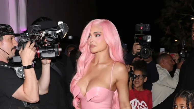 Kipti na sve strane: Kylie Jenner jedva obuzdala obline na lansiranju nove kolekcije