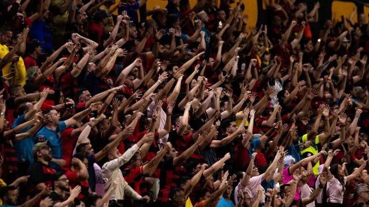 Drama na tribinama: Supruga uhvatila muža s ljubavnicom, a onda je uslijedio potpuni obrat