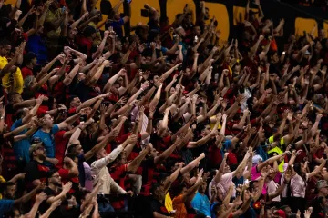 Drama na tribinama: Supruga uhvatila muža s ljubavnicom, a onda je uslijedio potpuni obrat