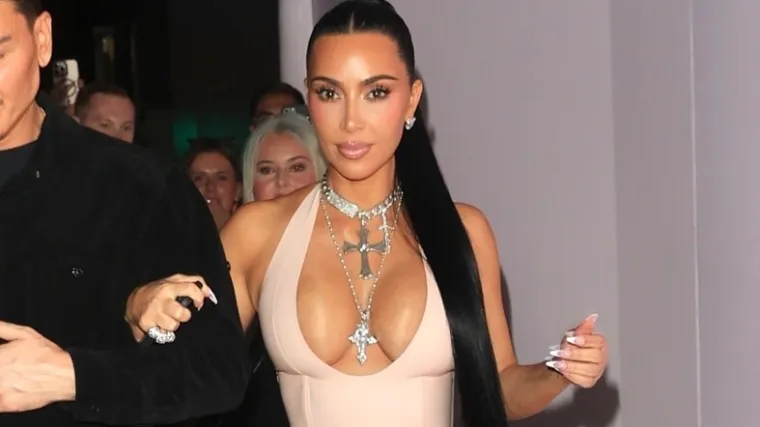Kim Kardashian izazvala kaos na društvenim mrežama: 'Ovaj dekolte je doslovno eksplozija'