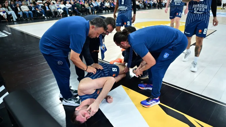 Susret Eurolige zasjenila teška ozljeda grčkog centra: U suzama napustio teren