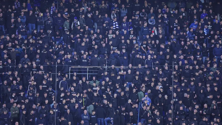 Boysi su na tribini ali šute. Što se događa?