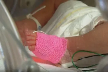 Osječki liječnici spasili bebu koja je prestala disati, a onda je uslijedio novi šok...