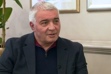 Dolazi iz zemlje marelice i konjaka, a pazite kako priča hrvatski: Ovo je veleposlanik Armenije