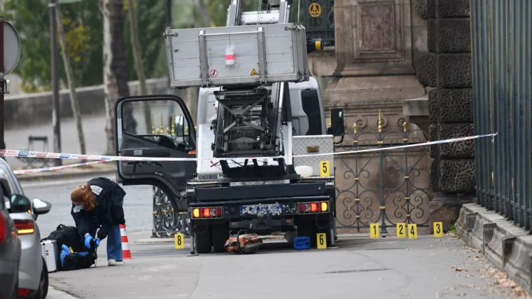 Opljačkan Louvre! Maskirana banda ukrala dragulje 'neprocijenjive vrijednosti', otkriveni detalji