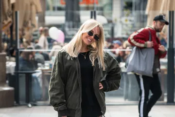 Dama u čipkastim hulahopkama zaustavila vrijeme na špici: Svi su gledali u njene duge noge