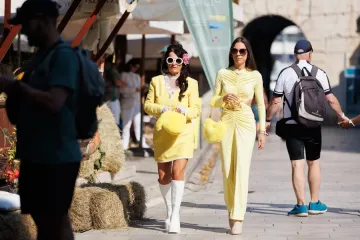 Ovakvo nešto se rijetko viđa: Dvije crnke u žutim kombinacijama zapalile centar Zadra