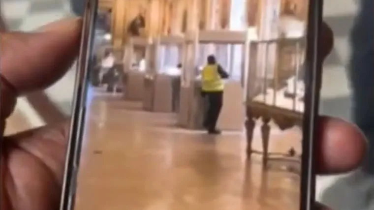 Lopova iz Louvrea uhvatila kamera, pogledajte snimku: Objavljeno što je točno ukradeno