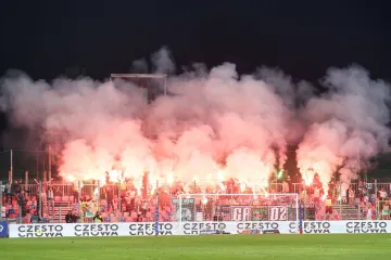 Kaos u Izraelu: Derbi pretvoren u ratnu zonu, ozlijeđeni policajci i navijači!