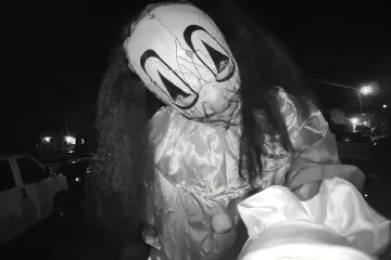 Kome ne bi srce stalo? Jezivi likovi zlokobnih namjera obilaze kuće i traže da ih se pusti unutra